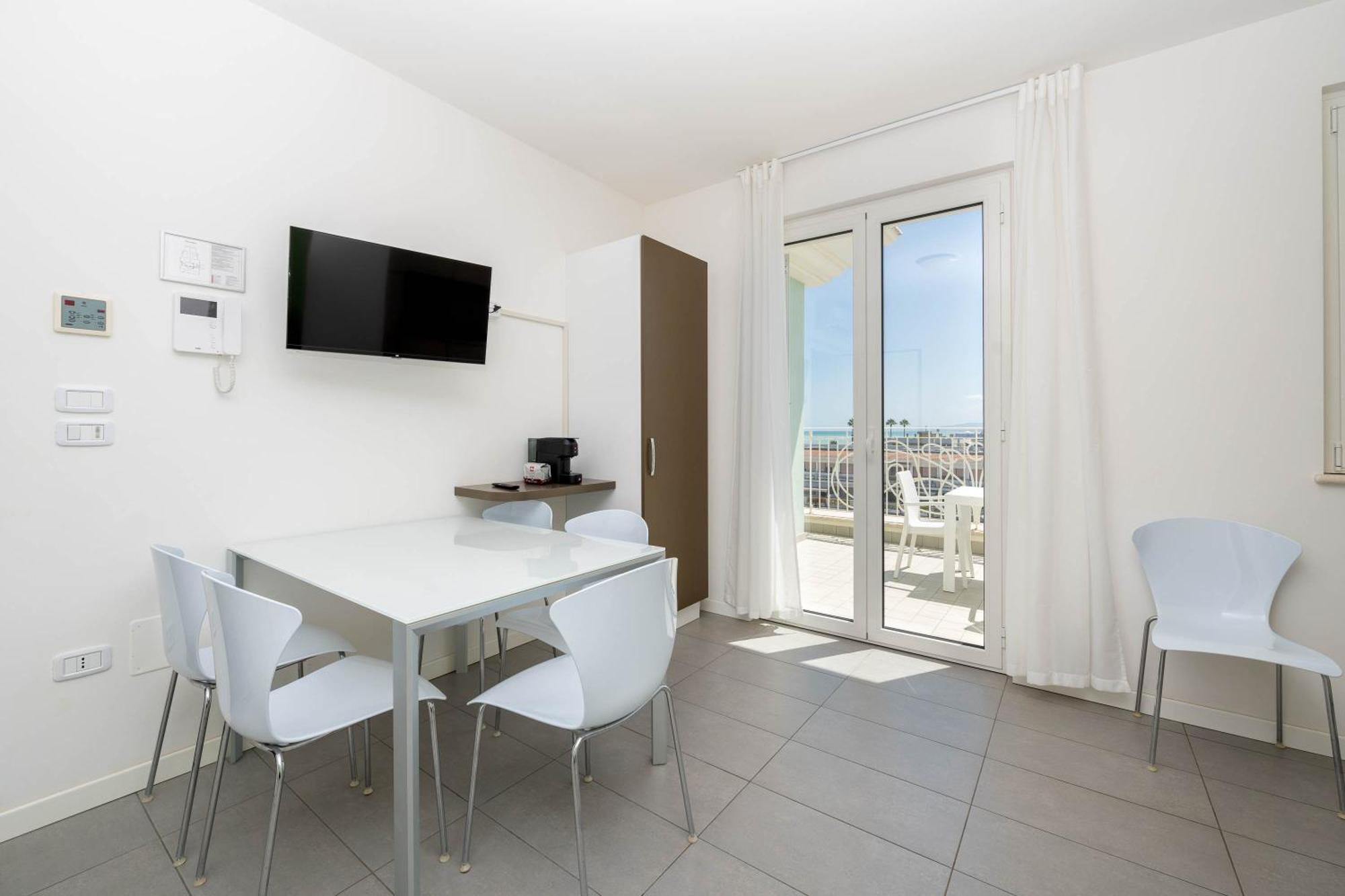 Altomare - Vibra Apartment Villa Rosa Di Martinsicuro Екстериор снимка