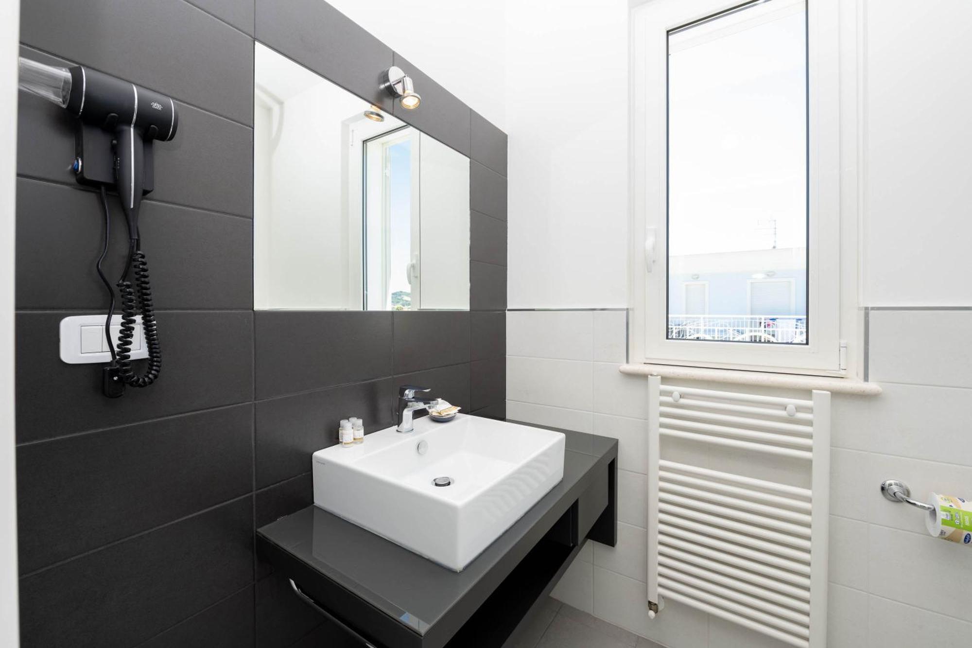 Altomare - Vibra Apartment Villa Rosa Di Martinsicuro Екстериор снимка