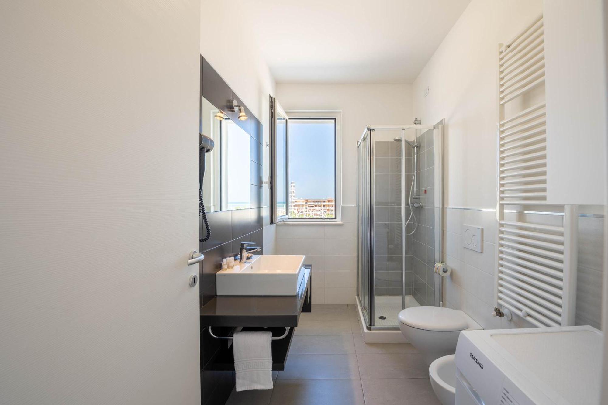 Altomare - Vibra Apartment Villa Rosa Di Martinsicuro Екстериор снимка