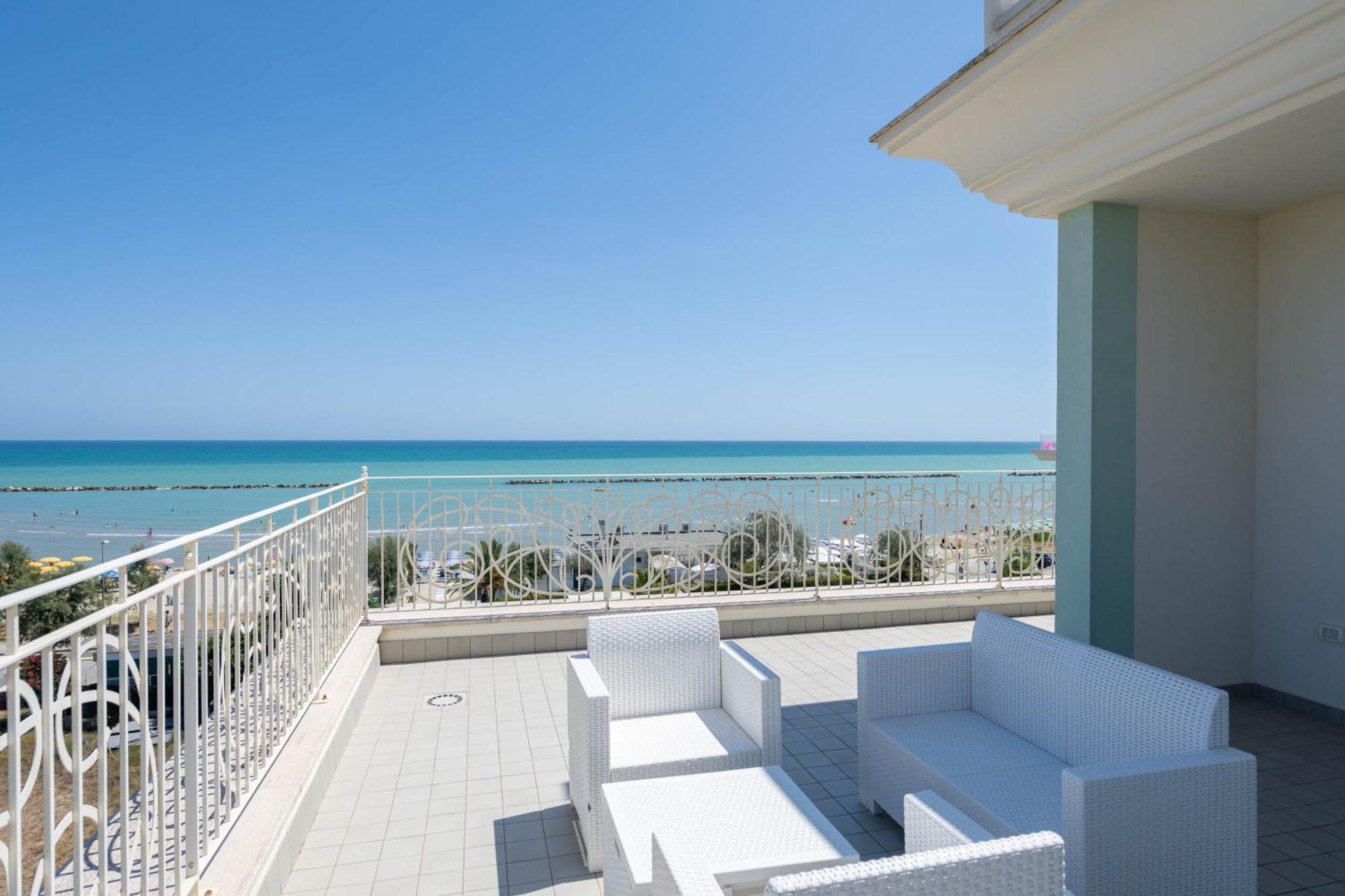 Altomare - Vibra Apartment Villa Rosa Di Martinsicuro Екстериор снимка