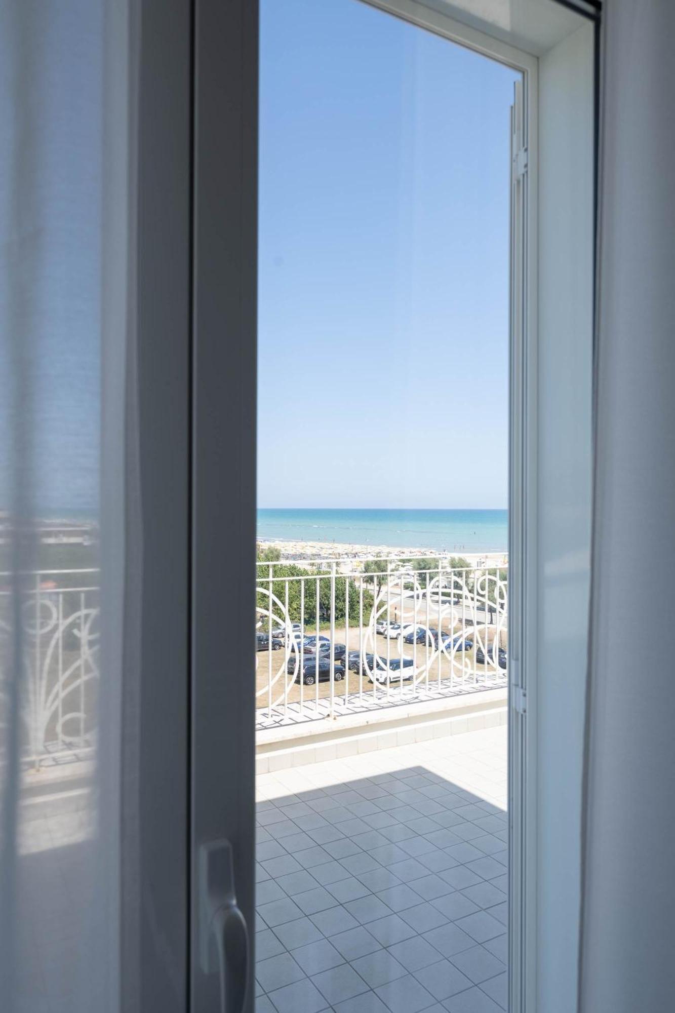 Altomare - Vibra Apartment Villa Rosa Di Martinsicuro Екстериор снимка