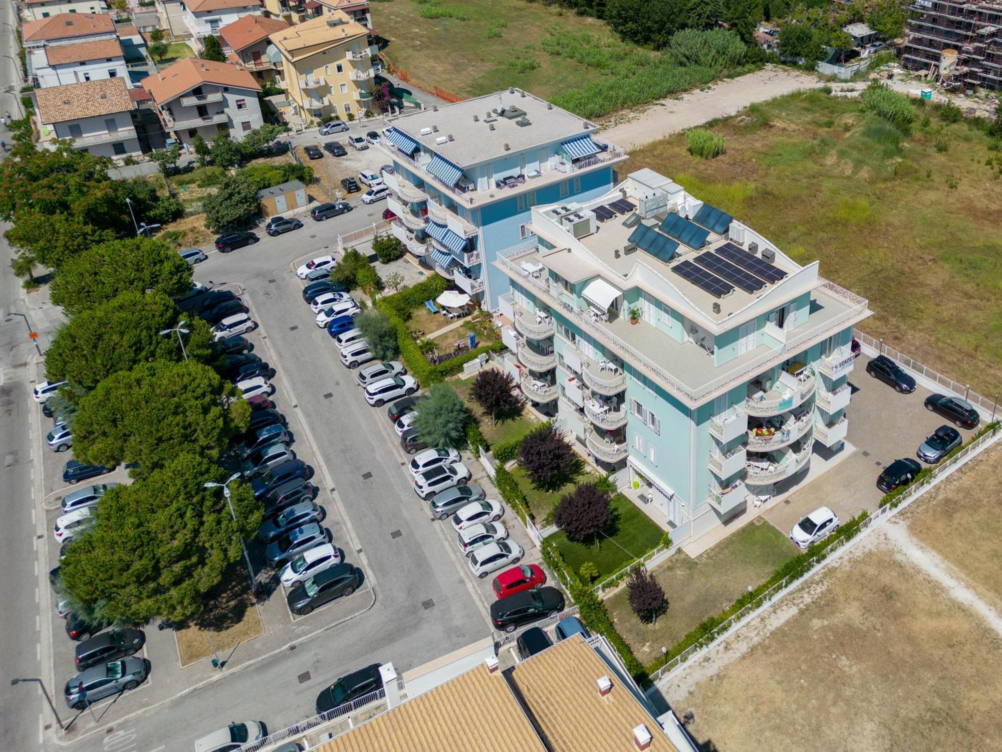 Altomare - Vibra Apartment Villa Rosa Di Martinsicuro Екстериор снимка