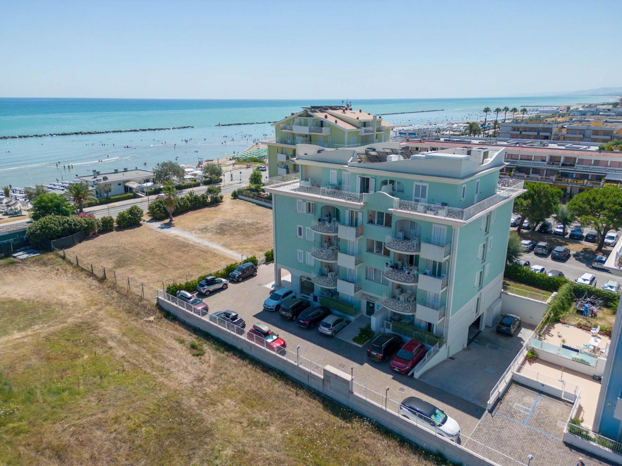 Altomare - Vibra Apartment Villa Rosa Di Martinsicuro Екстериор снимка