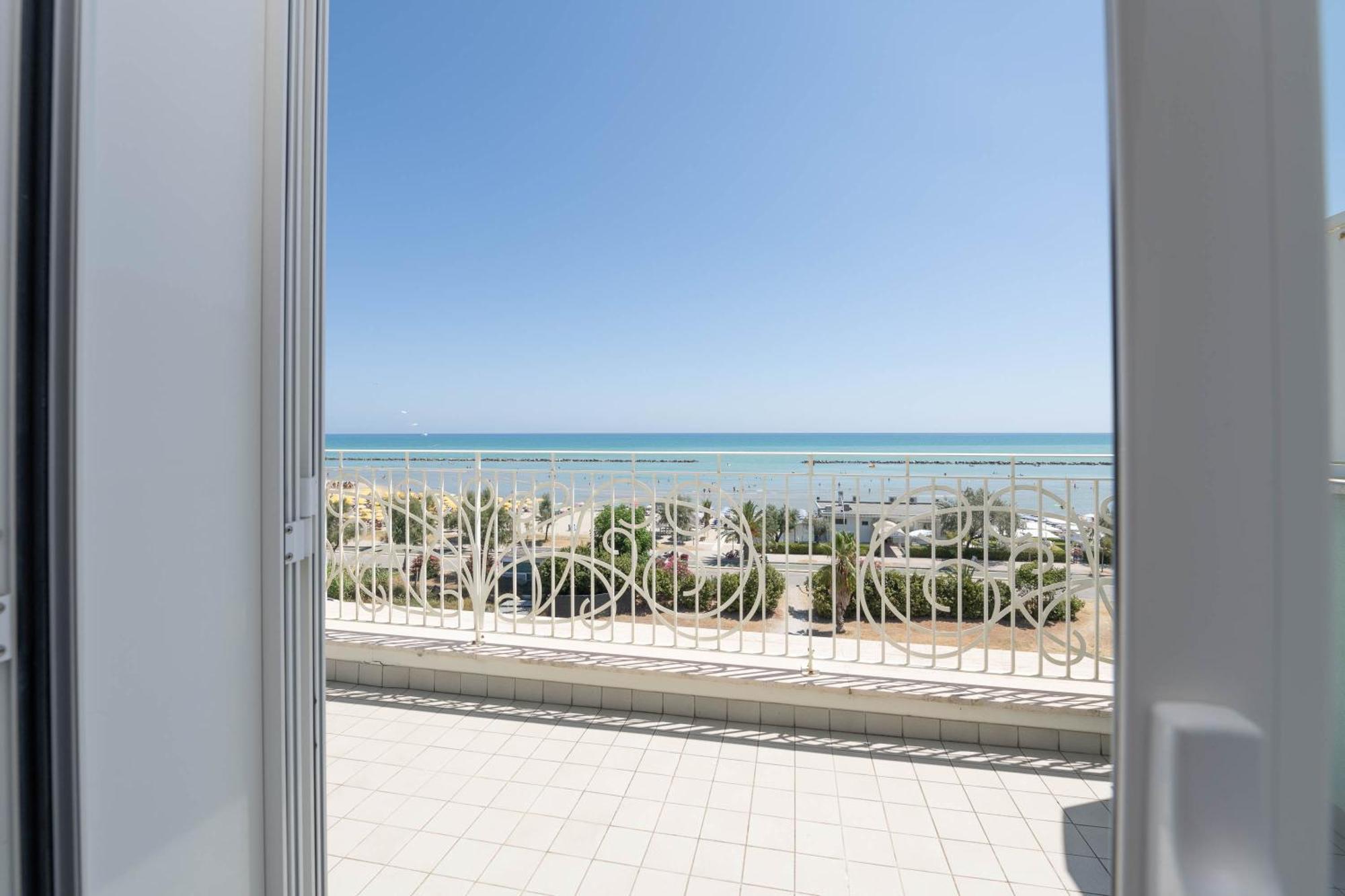 Altomare - Vibra Apartment Villa Rosa Di Martinsicuro Екстериор снимка